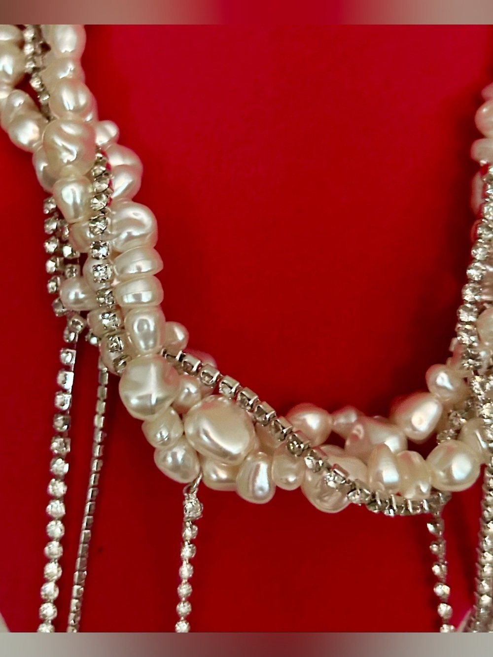 ☀️NWT- Statement Necklace with Faux Pearls & Rhinestone Tassles - Picture 6 of 6